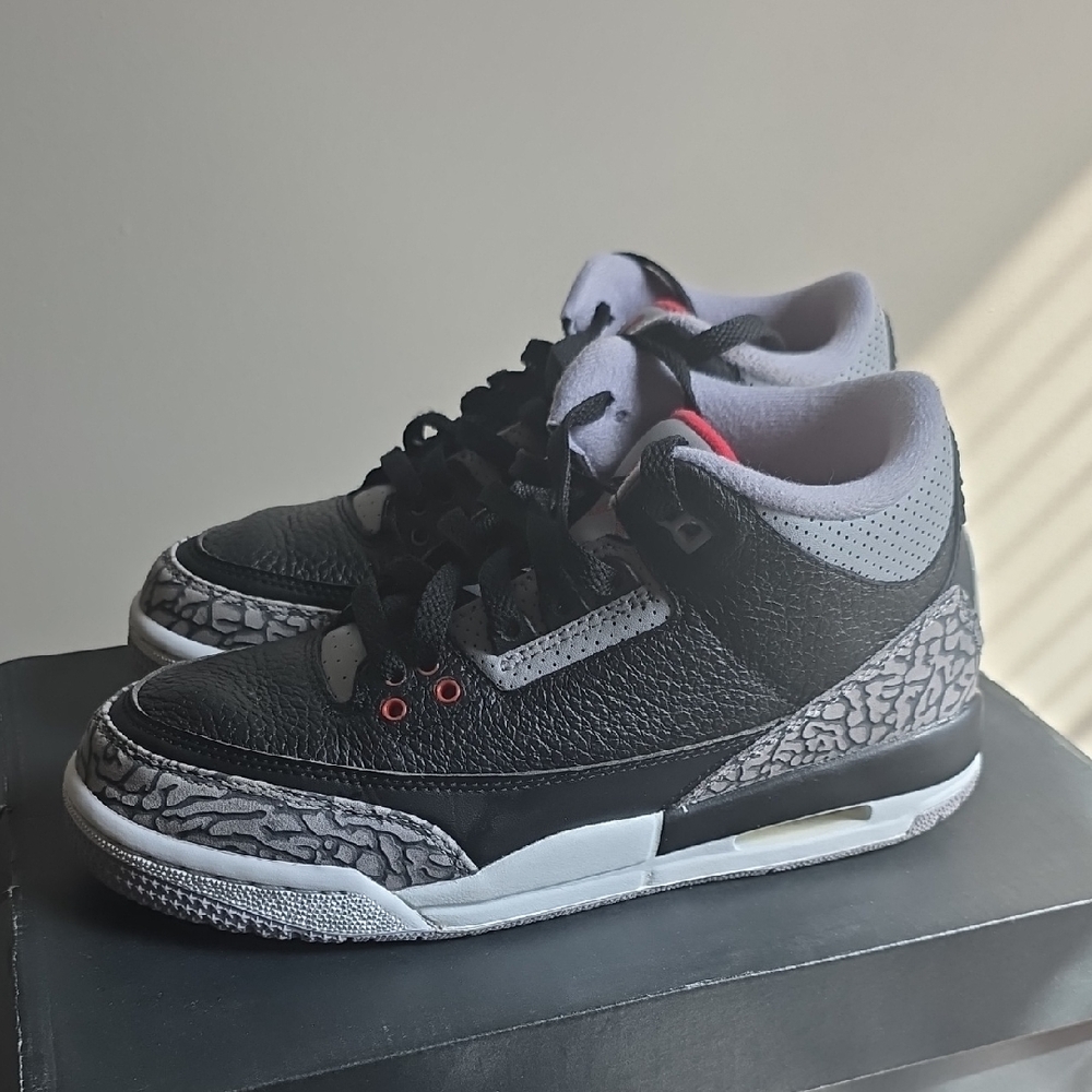Kids black and gray Air Jordan 3 Retro OG sneakers size 5 1/2 in boys.